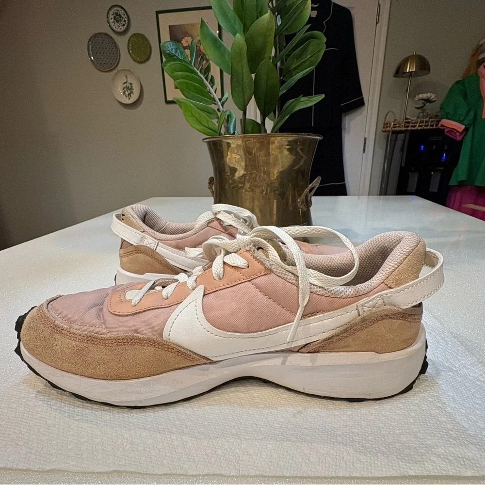 Nike ‘Waffle Debut’ Athletic Sneakers Pink White Swoosh
